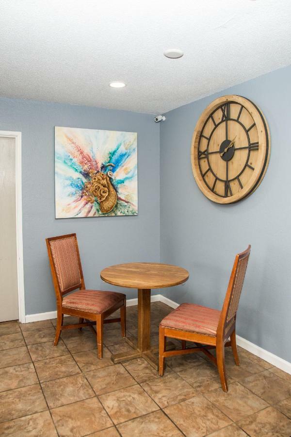 Americas Best Value Inn & Suites Detroit Lakes Εξωτερικό φωτογραφία